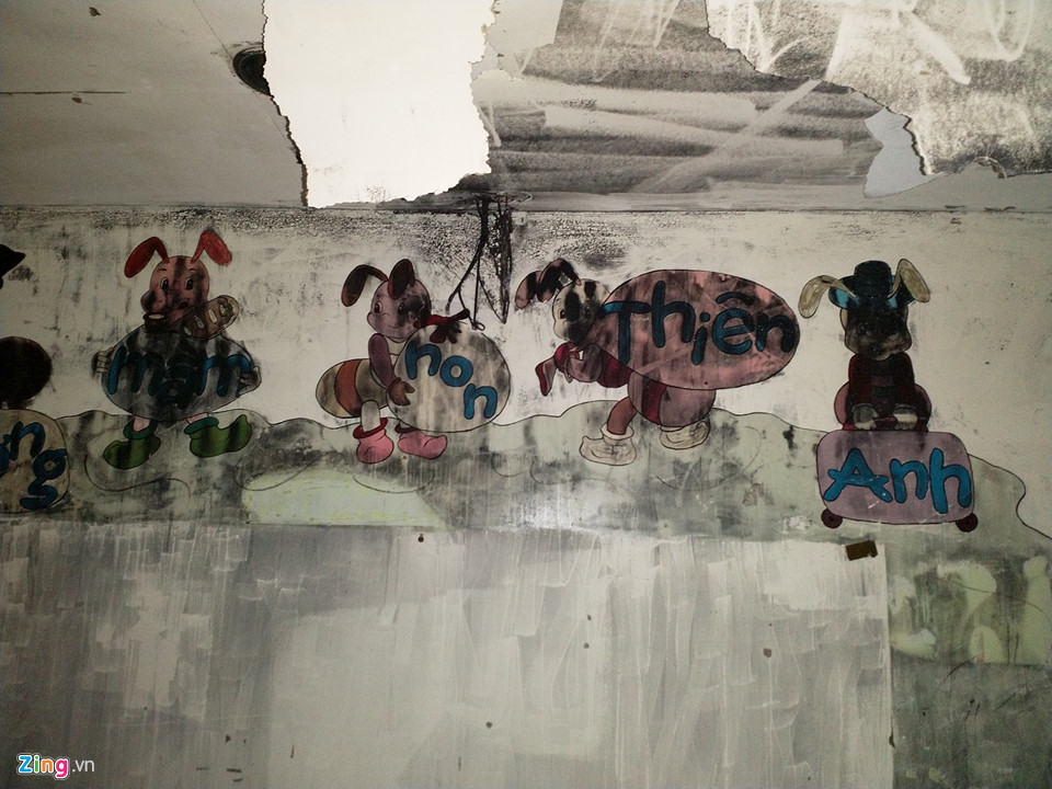 Những dấu bàn tay ám ảnh ở chung cư Carina 20 ngày sau thảm họa